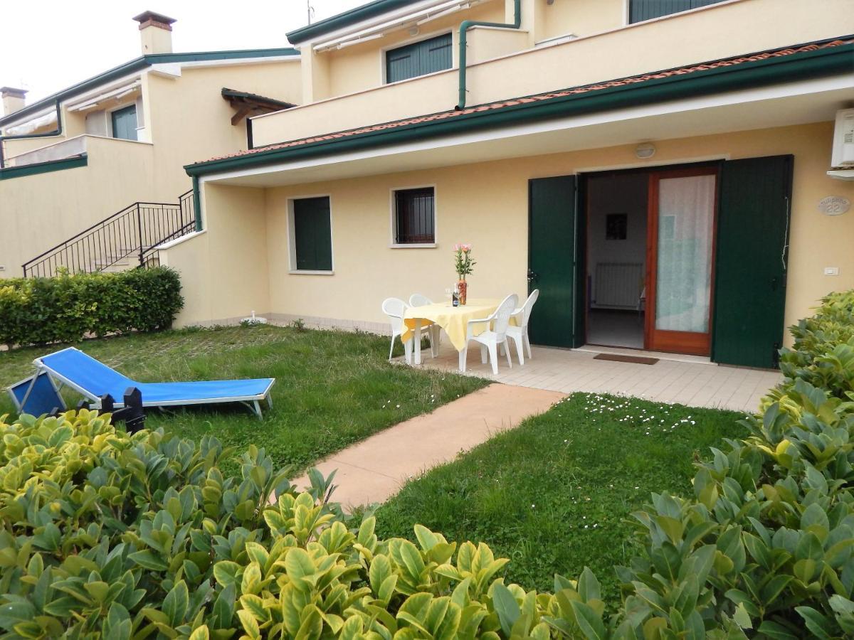 Hotel Apartments Villaggio Dei Fiori 4 Stars Luxury - Great Family Resort - Pet Friendly - With Hypermarket - Delivery Restaurant-Pizzeria - Room Breakfast With Supplement - Ultra Fast Wi-Fi - Play Area For Children - Olympic Swimming Pool - Parking 卡奥莱 外观 照片