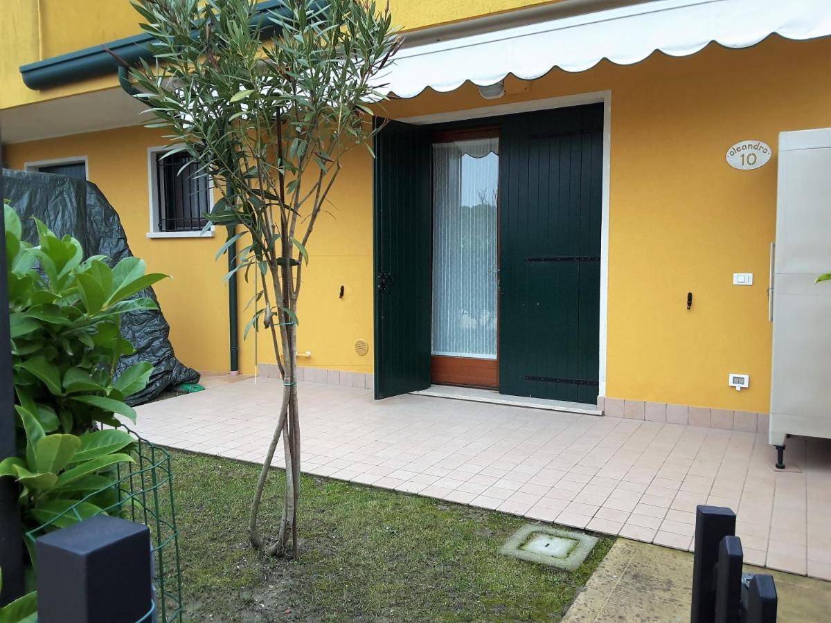 Hotel Apartments Villaggio Dei Fiori 4 Stars Luxury - Great Family Resort - Pet Friendly - With Hypermarket - Delivery Restaurant-Pizzeria - Room Breakfast With Supplement - Ultra Fast Wi-Fi - Play Area For Children - Olympic Swimming Pool - Parking 卡奥莱 外观 照片