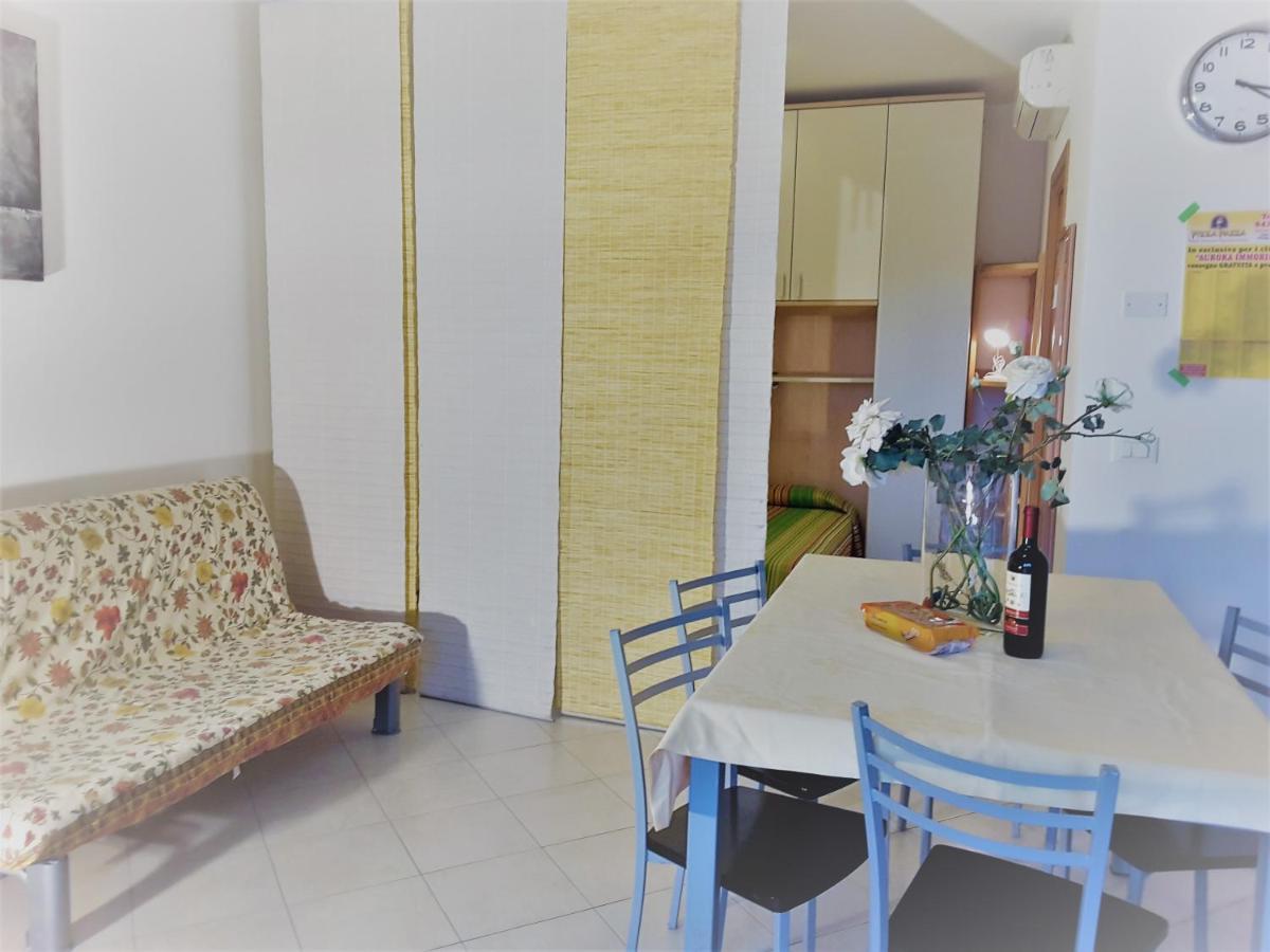 Hotel Apartments Villaggio Dei Fiori 4 Stars Luxury - Great Family Resort - Pet Friendly - With Hypermarket - Delivery Restaurant-Pizzeria - Room Breakfast With Supplement - Ultra Fast Wi-Fi - Play Area For Children - Olympic Swimming Pool - Parking 卡奥莱 外观 照片
