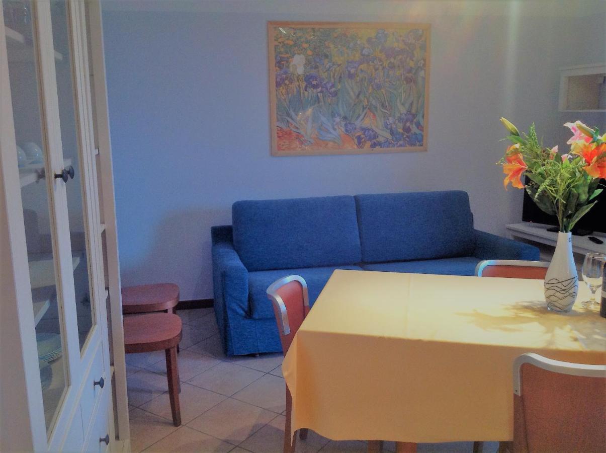 Hotel Apartments Villaggio Dei Fiori 4 Stars Luxury - Great Family Resort - Pet Friendly - With Hypermarket - Delivery Restaurant-Pizzeria - Room Breakfast With Supplement - Ultra Fast Wi-Fi - Play Area For Children - Olympic Swimming Pool - Parking 卡奥莱 外观 照片