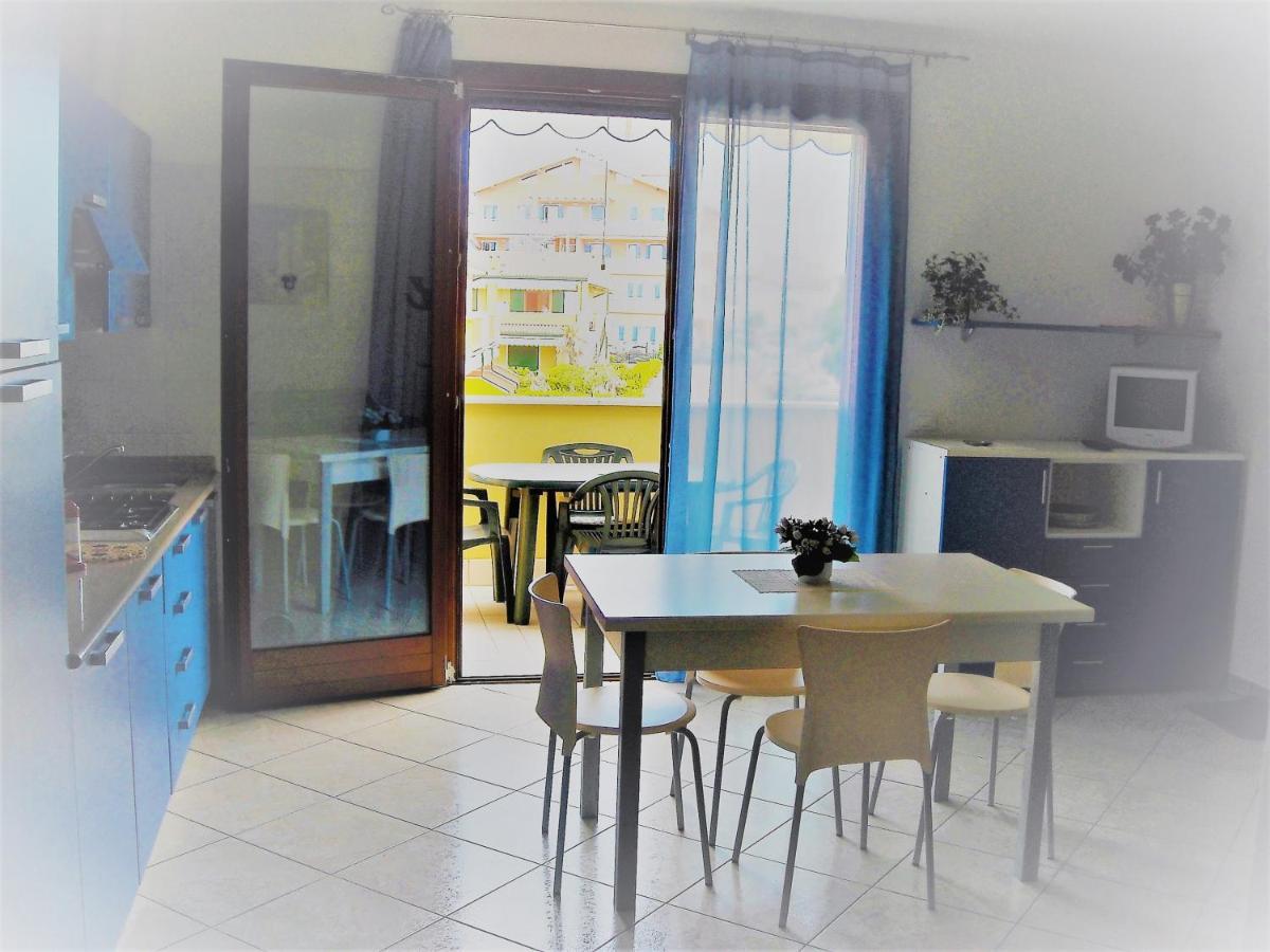 Hotel Apartments Villaggio Dei Fiori 4 Stars Luxury - Great Family Resort - Pet Friendly - With Hypermarket - Delivery Restaurant-Pizzeria - Room Breakfast With Supplement - Ultra Fast Wi-Fi - Play Area For Children - Olympic Swimming Pool - Parking 卡奥莱 外观 照片