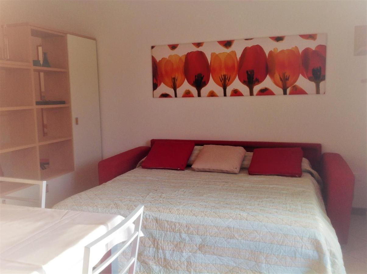Hotel Apartments Villaggio Dei Fiori 4 Stars Luxury - Great Family Resort - Pet Friendly - With Hypermarket - Delivery Restaurant-Pizzeria - Room Breakfast With Supplement - Ultra Fast Wi-Fi - Play Area For Children - Olympic Swimming Pool - Parking 卡奥莱 外观 照片