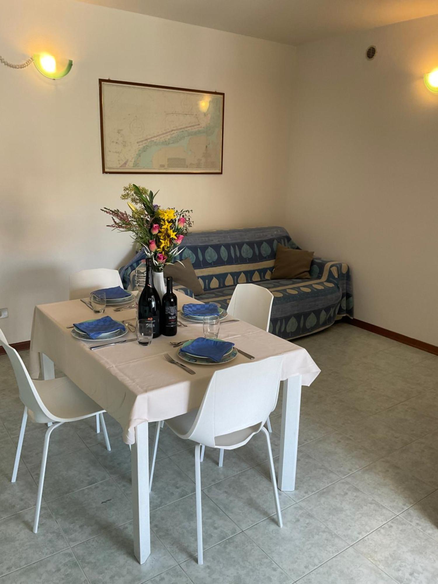 Hotel Apartments Villaggio Dei Fiori 4 Stars Luxury - Great Family Resort - Pet Friendly - With Hypermarket - Delivery Restaurant-Pizzeria - Room Breakfast With Supplement - Ultra Fast Wi-Fi - Play Area For Children - Olympic Swimming Pool - Parking 卡奥莱 外观 照片