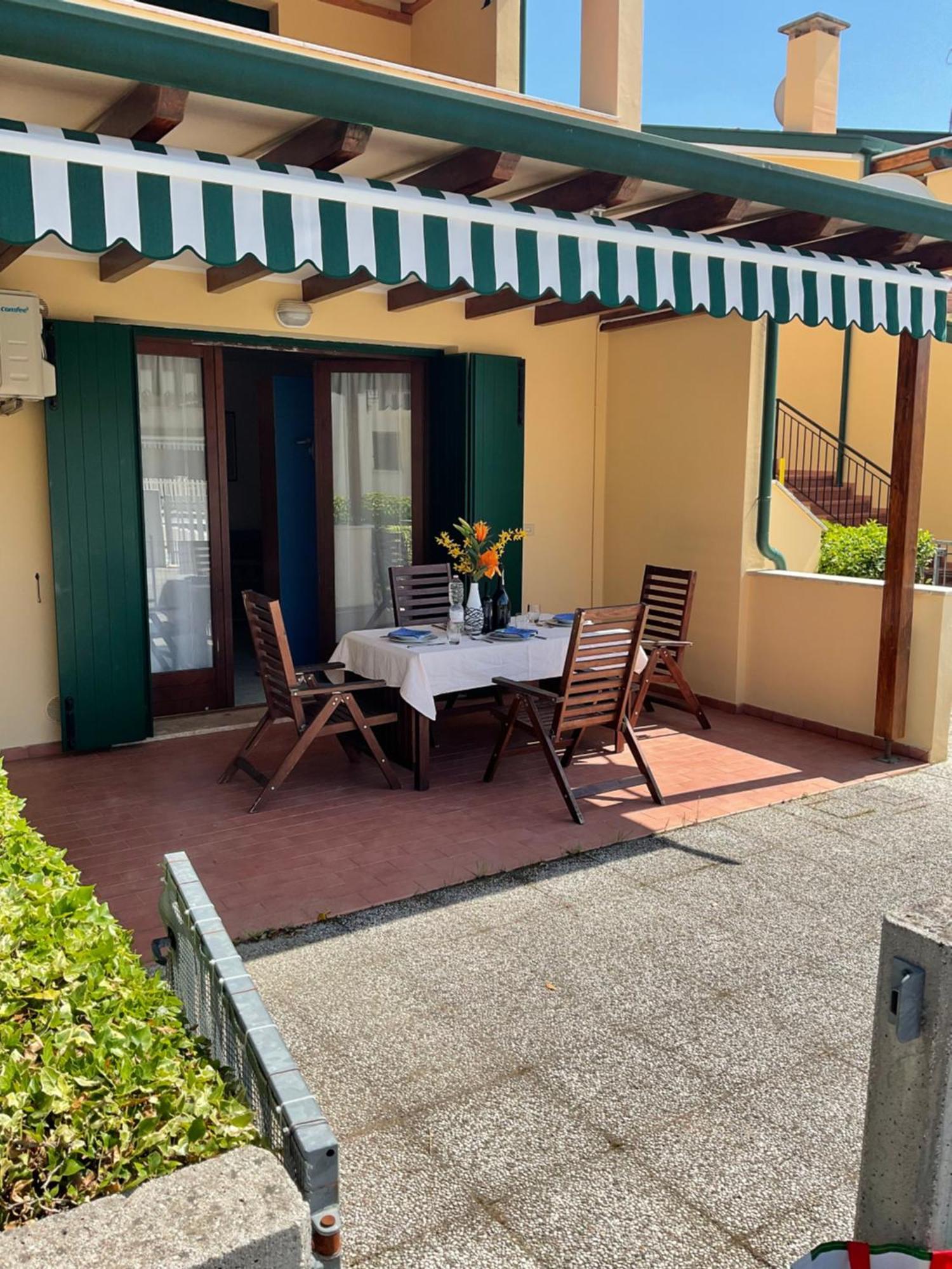 Hotel Apartments Villaggio Dei Fiori 4 Stars Luxury - Great Family Resort - Pet Friendly - With Hypermarket - Delivery Restaurant-Pizzeria - Room Breakfast With Supplement - Ultra Fast Wi-Fi - Play Area For Children - Olympic Swimming Pool - Parking 卡奥莱 外观 照片
