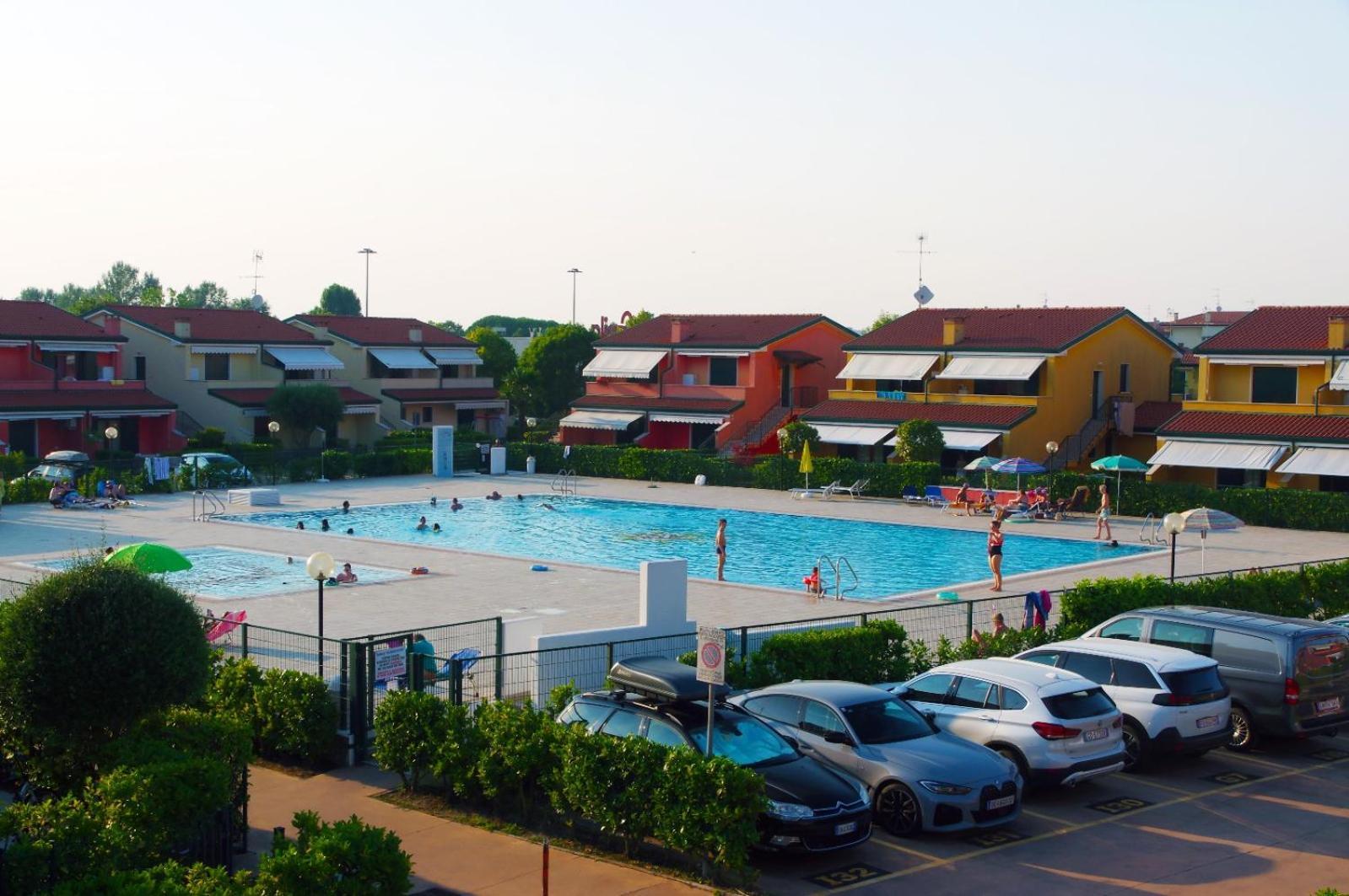 Hotel Apartments Villaggio Dei Fiori 4 Stars Luxury - Great Family Resort - Pet Friendly - With Hypermarket - Delivery Restaurant-Pizzeria - Room Breakfast With Supplement - Ultra Fast Wi-Fi - Play Area For Children - Olympic Swimming Pool - Parking 卡奥莱 外观 照片
