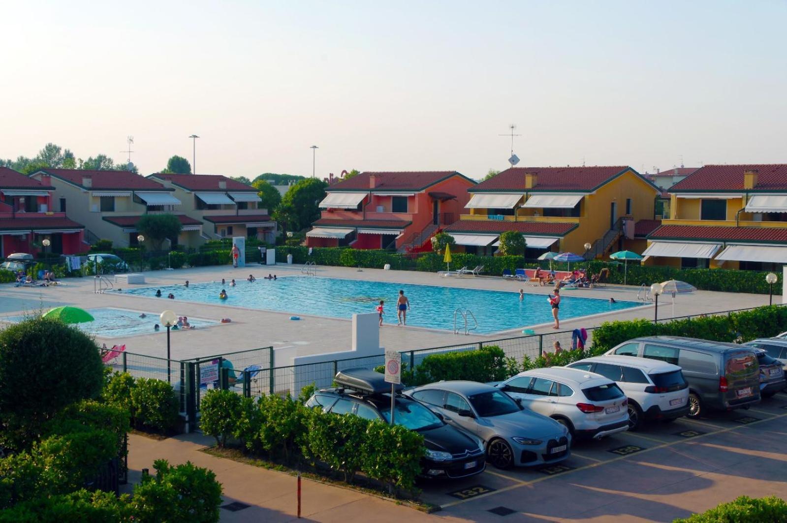 Hotel Apartments Villaggio Dei Fiori 4 Stars Luxury - Great Family Resort - Pet Friendly - With Hypermarket - Delivery Restaurant-Pizzeria - Room Breakfast With Supplement - Ultra Fast Wi-Fi - Play Area For Children - Olympic Swimming Pool - Parking 卡奥莱 外观 照片