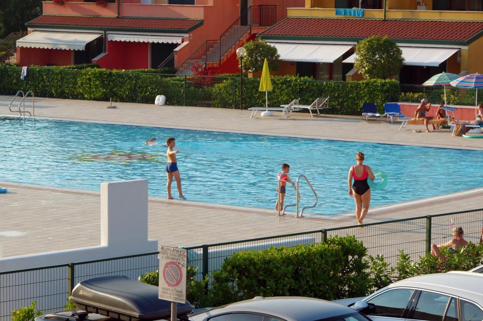 Hotel Apartments Villaggio Dei Fiori 4 Stars Luxury - Great Family Resort - Pet Friendly - With Hypermarket - Delivery Restaurant-Pizzeria - Room Breakfast With Supplement - Ultra Fast Wi-Fi - Play Area For Children - Olympic Swimming Pool - Parking 卡奥莱 外观 照片