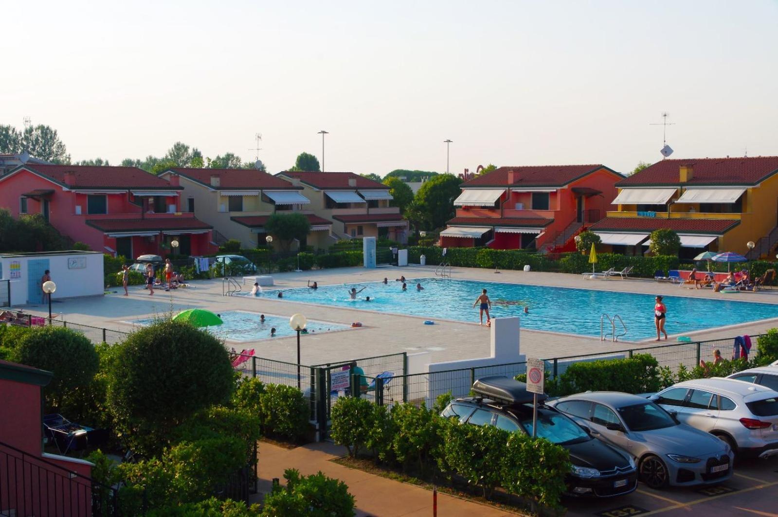 Hotel Apartments Villaggio Dei Fiori 4 Stars Luxury - Great Family Resort - Pet Friendly - With Hypermarket - Delivery Restaurant-Pizzeria - Room Breakfast With Supplement - Ultra Fast Wi-Fi - Play Area For Children - Olympic Swimming Pool - Parking 卡奥莱 外观 照片