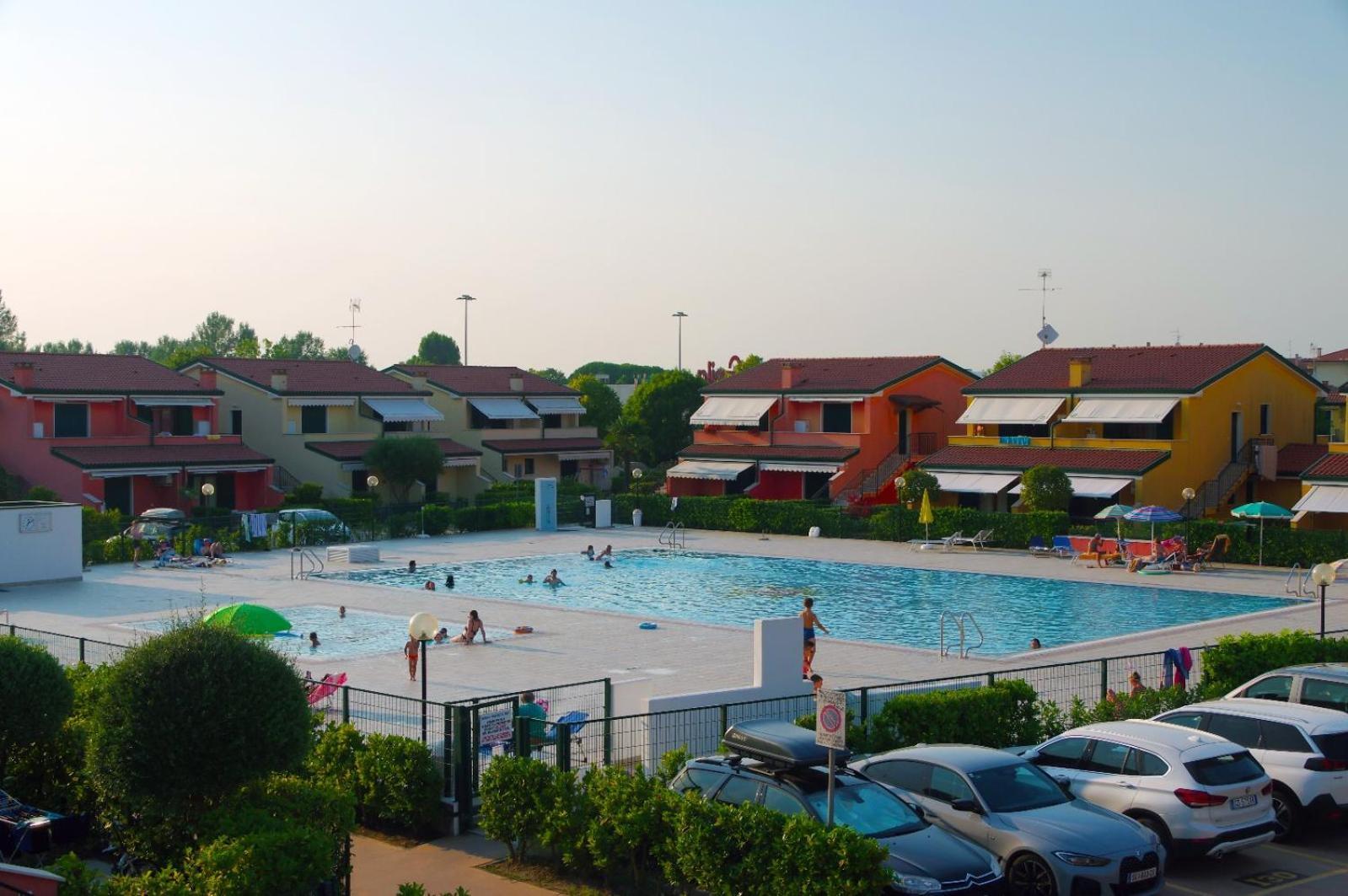 Hotel Apartments Villaggio Dei Fiori 4 Stars Luxury - Great Family Resort - Pet Friendly - With Hypermarket - Delivery Restaurant-Pizzeria - Room Breakfast With Supplement - Ultra Fast Wi-Fi - Play Area For Children - Olympic Swimming Pool - Parking 卡奥莱 外观 照片