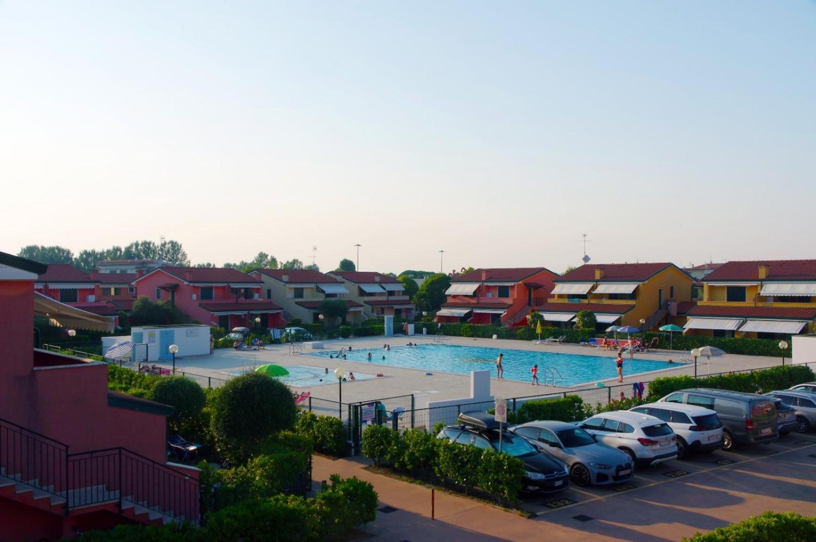 Hotel Apartments Villaggio Dei Fiori 4 Stars Luxury - Great Family Resort - Pet Friendly - With Hypermarket - Delivery Restaurant-Pizzeria - Room Breakfast With Supplement - Ultra Fast Wi-Fi - Play Area For Children - Olympic Swimming Pool - Parking 卡奥莱 外观 照片