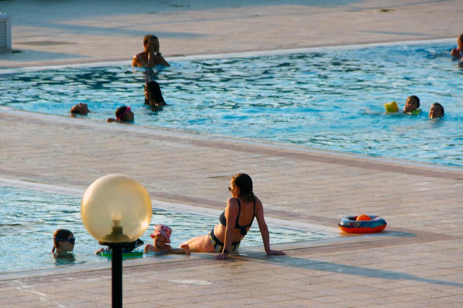 Hotel Apartments Villaggio Dei Fiori 4 Stars Luxury - Great Family Resort - Pet Friendly - With Hypermarket - Delivery Restaurant-Pizzeria - Room Breakfast With Supplement - Ultra Fast Wi-Fi - Play Area For Children - Olympic Swimming Pool - Parking 卡奥莱 外观 照片