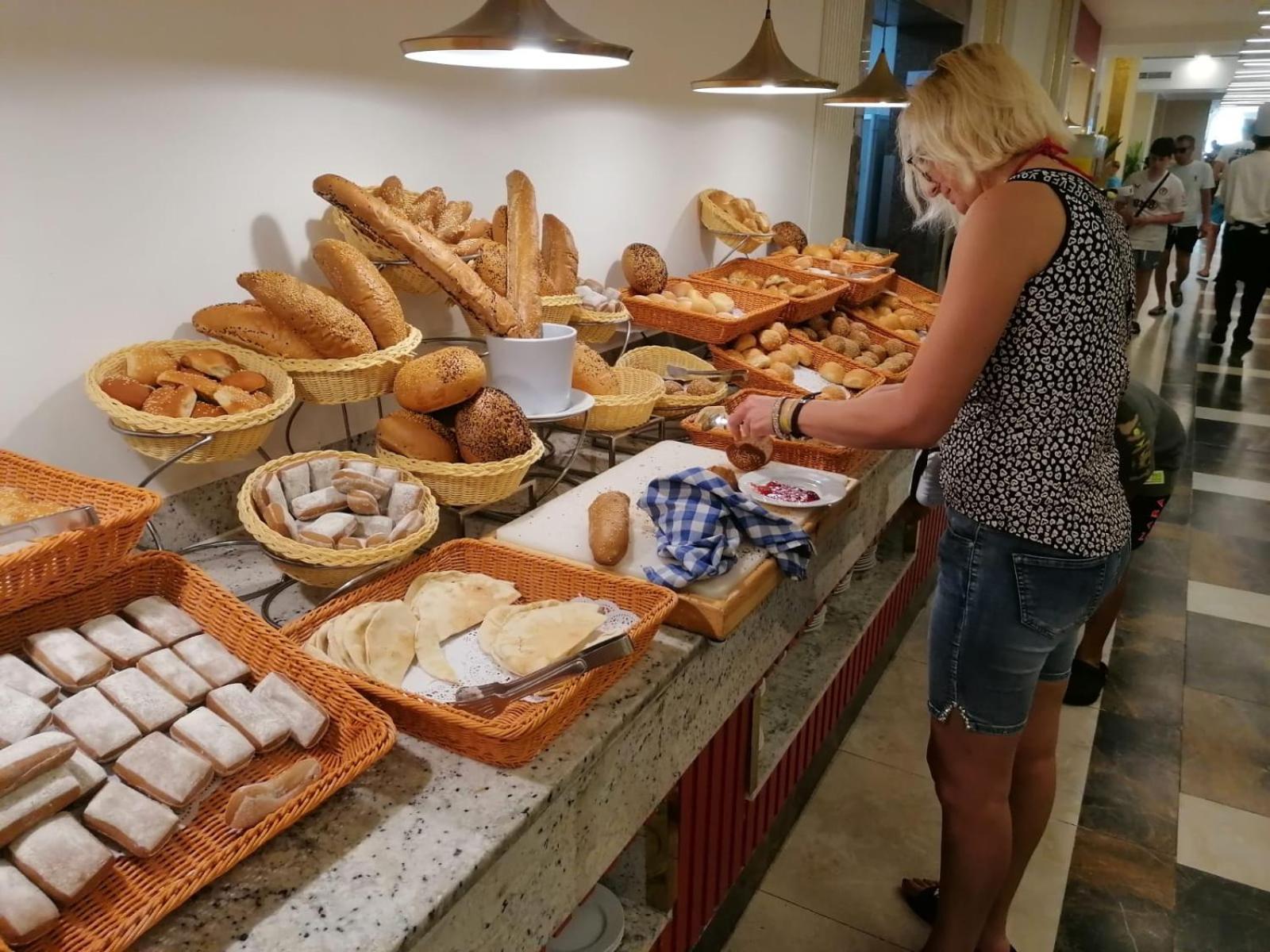 Hotel Apartments Villaggio Dei Fiori 4 Stars Luxury - Great Family Resort - Pet Friendly - With Hypermarket - Delivery Restaurant-Pizzeria - Room Breakfast With Supplement - Ultra Fast Wi-Fi - Play Area For Children - Olympic Swimming Pool - Parking 卡奥莱 外观 照片