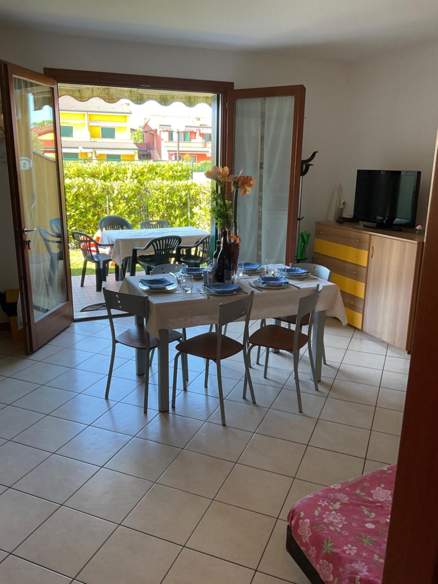 Hotel Apartments Villaggio Dei Fiori 4 Stars Luxury - Great Family Resort - Pet Friendly - With Hypermarket - Delivery Restaurant-Pizzeria - Room Breakfast With Supplement - Ultra Fast Wi-Fi - Play Area For Children - Olympic Swimming Pool - Parking 卡奥莱 外观 照片